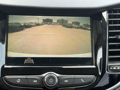 Used 2019 Chevrolet Trax LT w/ LT Convenience Package FWD image 17
