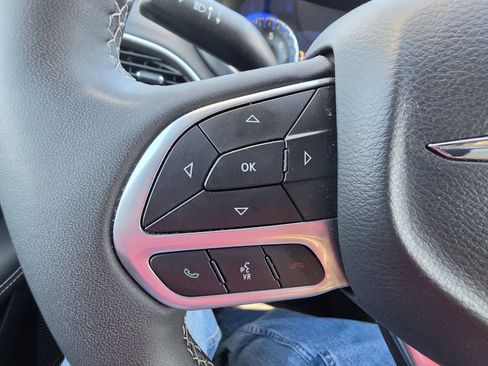Used 2025 Chrysler Pacifica Select FWD image 14