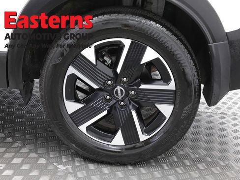 Used 2025 Nissan Kicks SV AWD/4WD image 33