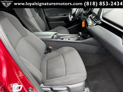 Used 2018 Toyota C-HR XLE FWD image 25