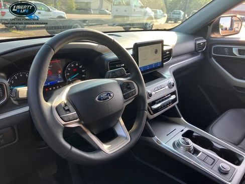 Used 2024 Ford Explorer XLT w/ Equipment Group 202A AWD/4WD image 8