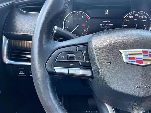 Used 2022 Cadillac XT4 Premium Luxury AWD/4WD image 11