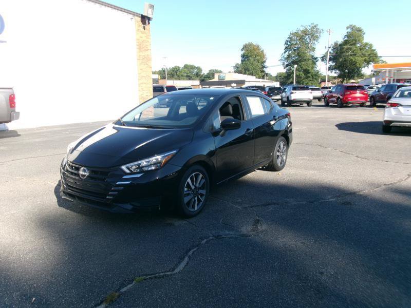 Used 2025 Nissan Versa SV FWD image 14