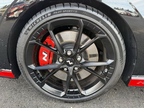 Certified 2025 Hyundai Elantra N image 31