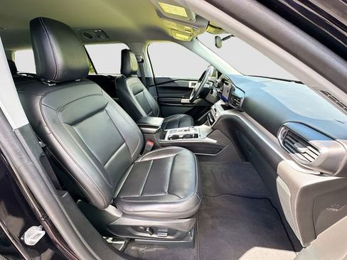 Used 2023 Ford Explorer XLT w/ Equipment Group 202A image 27
