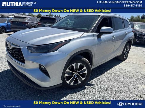 Used 2023 Toyota Highlander XLE FWD image 1