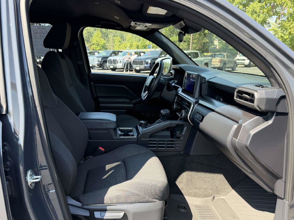 Certified 2025 Toyota 4Runner SR5 AWD/4WD image 13