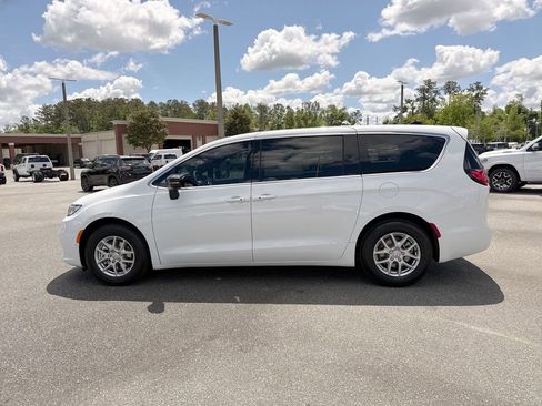 New 2026 Chrysler Pacifica Select image 6