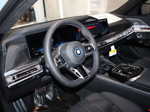 New 2026 BMW i7 M70 w/ Executive Package image 10