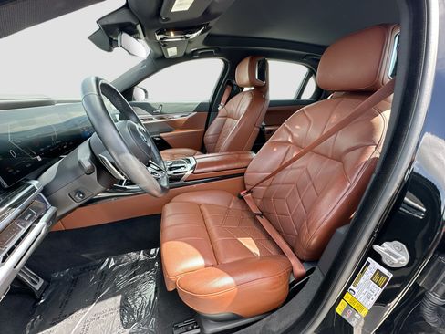 Certified 2024 BMW i7 xDrive60 w/ Premium Package AWD/4WD image 21