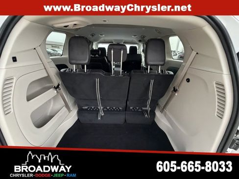 Used 2024 Chrysler Pacifica Touring-L image 13