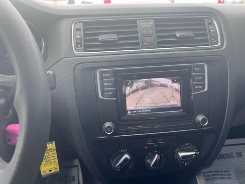 Used 2017 Volkswagen Jetta S image 10