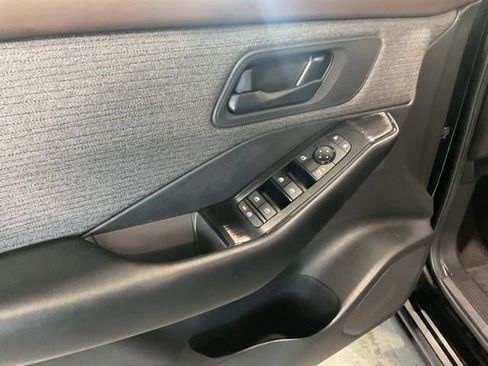 Used 2023 Nissan Rogue S AWD/4WD image 26
