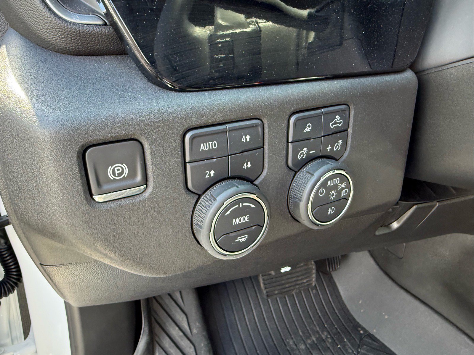 Used 2025 Chevrolet Silverado 1500 RST AWD/4WD image 18