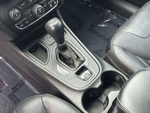 Used 2021 Jeep Cherokee Latitude Lux FWD image 18
