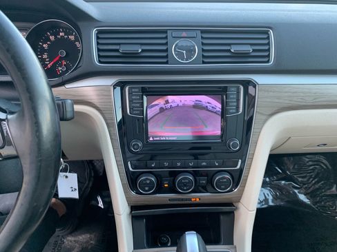 Used 2016 Volkswagen Passat 1.8T SE image 19