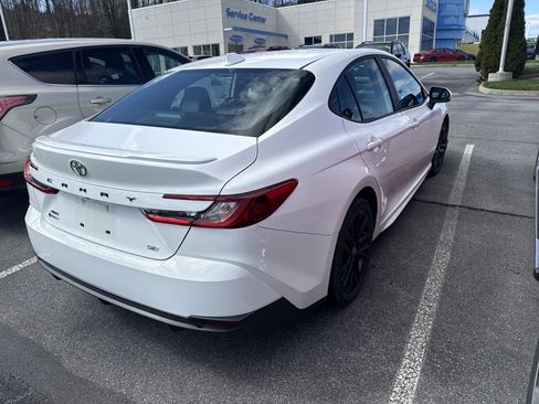 Used 2025 Toyota Camry SE w/ Convenience Package image 6
