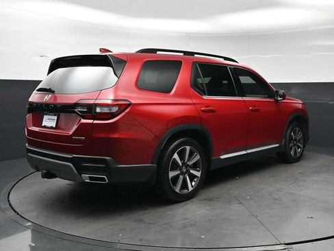 Used 2025 Honda Pilot Touring image 5