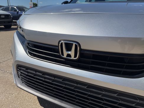 Used 2023 Honda Civic Sport image 15