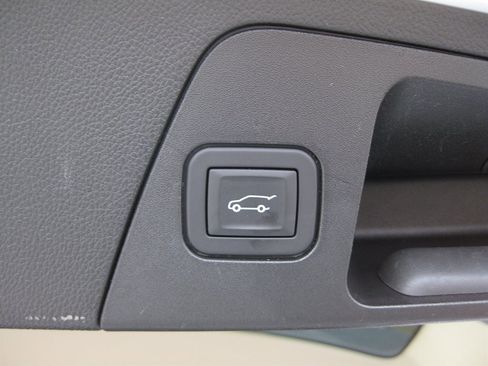 Used 2017 Buick Envision Essence image 29