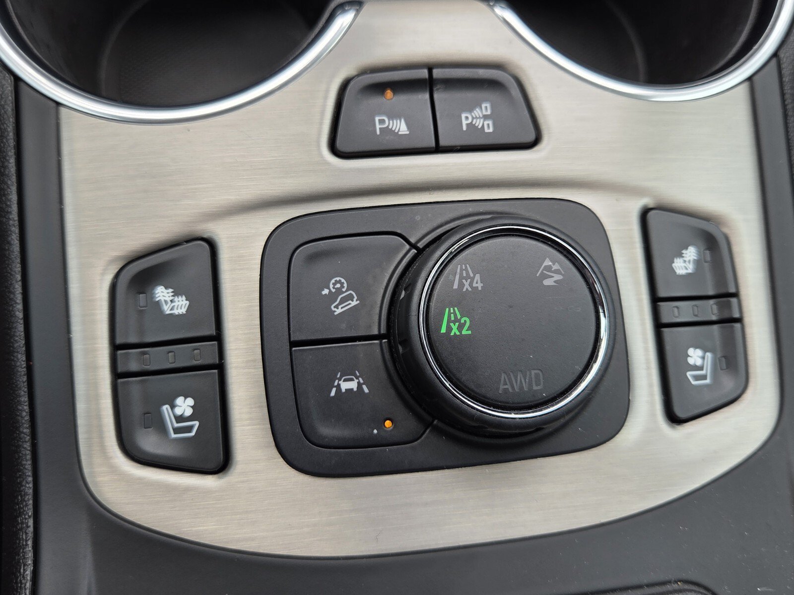 Used 2024 GMC Terrain Denali w/ Denali Premium Package AWD/4WD image 15