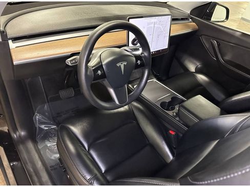 Used 2021 Tesla Model Y Long Range AWD/4WD image 17
