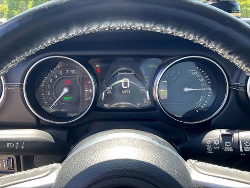 Used 2021 Jeep Wrangler Unlimited Sahara w/ Cold Weather Group AWD/4WD image 17