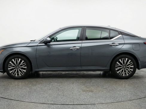 Used 2025 Nissan Altima 2.5 SV FWD image 5