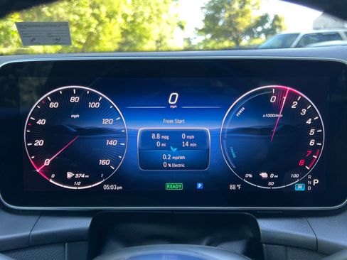Used 2025 Mercedes-Benz GLC 350e 4MATIC w/ Advanced USB Package image 35
