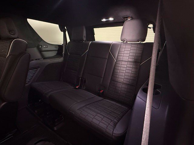 Used 2024 Cadillac Escalade Sport Platinum w/ LPO, ONYX Package AWD/4WD image 19