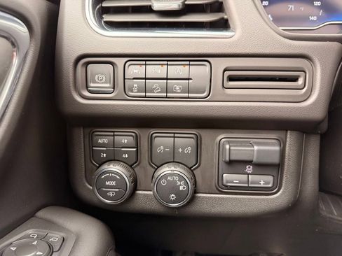 Used 2024 Chevrolet Suburban Z71 w/ Off-Road Capability Package AWD/4WD image 23