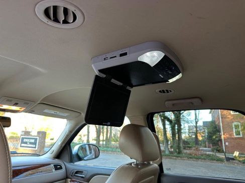 Used 2012 GMC Yukon SLT w/ SLT-2 Equipment Package image 23