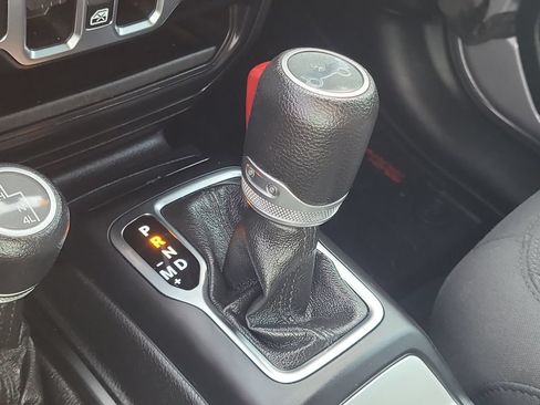 Used 2019 Jeep Wrangler Unlimited Sport S AWD/4WD image 25