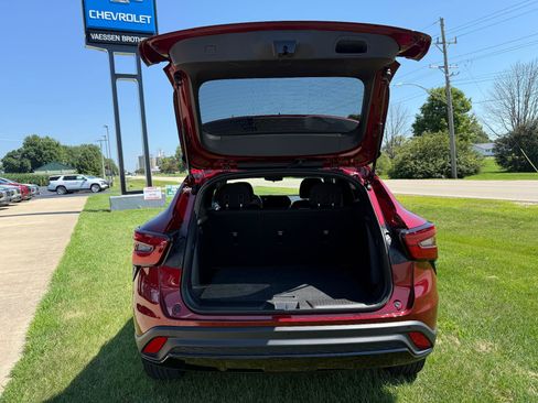 Used 2025 Chevrolet Trax RS w/ Sunroof Package FWD image 11