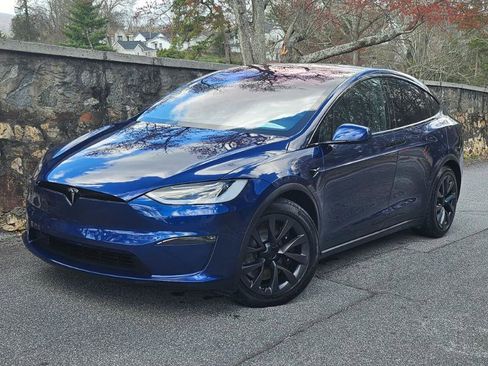 Used 2024 Tesla Model X image 2