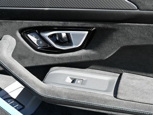 Used 2024 Lamborghini Urus Performante AWD/4WD image 59