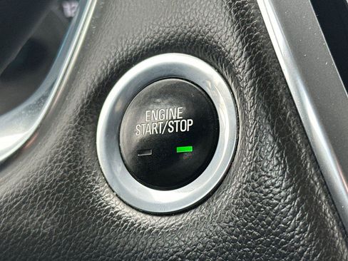 Used 2018 Chevrolet Traverse LT image 23