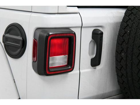 Used 2023 Jeep Wrangler Unlimited Sahara image 10