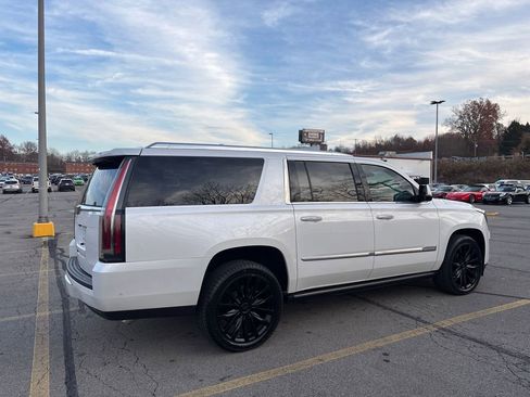 Used 2018 Cadillac Escalade ESV Premium Luxury image 8