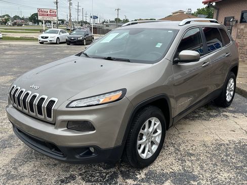 Used 2016 Jeep Cherokee Latitude w/ Safety/Convenience Group AWD/4WD image 5