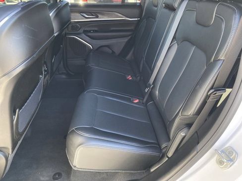 Used 2023 Jeep Grand Cherokee Overland w/ Luxury Tech Group IV image 36