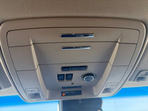 Used 2018 Chevrolet Tahoe Premier AWD/4WD image 25