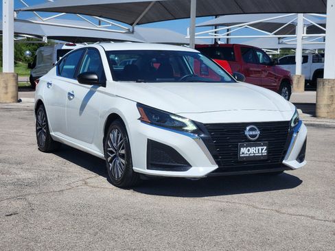 Used 2025 Nissan Altima 2.5 SV image 3