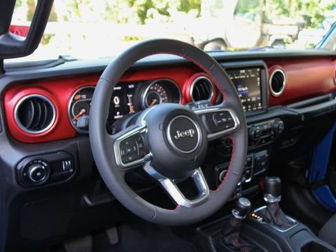 Used 2023 Jeep Wrangler Unlimited Rubicon AWD/4WD image 15