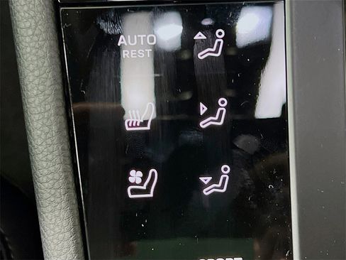 New 2026 Porsche Macan image 23