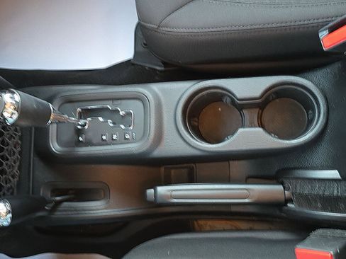 Used 2015 Jeep Wrangler Unlimited Sport w/ Quick Order Package 24S image 28