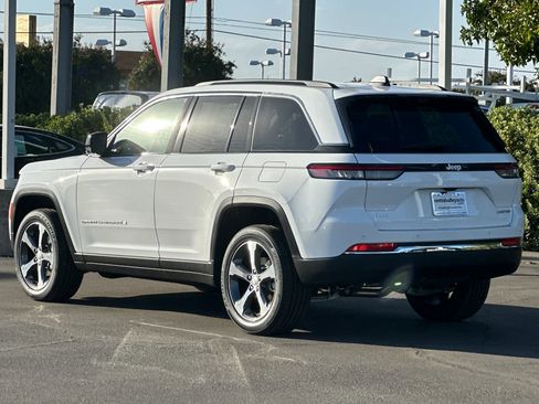 New 2025 Jeep Grand Cherokee Limited w/ Luxury Tech Group II image 6