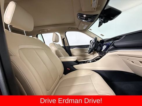 Used 2022 Jeep Grand Cherokee Limited w/ Luxury Tech Group II RWD image 25