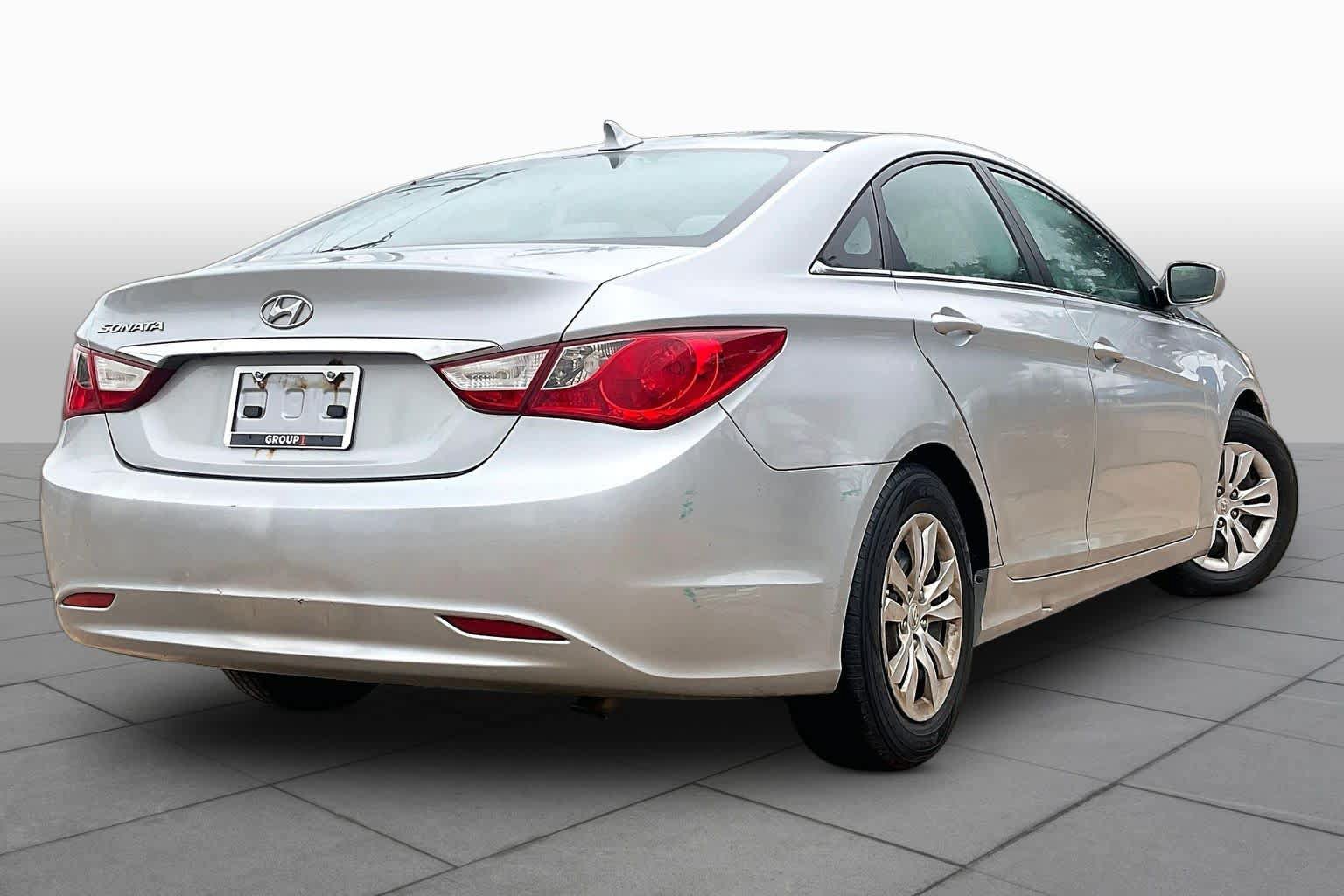 Used 2011 Hyundai Sonata GLS FWD image 12