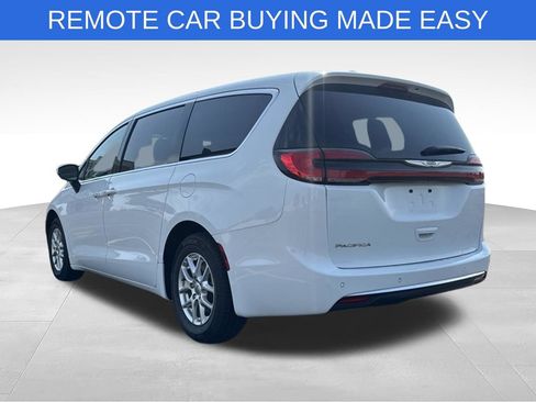 Used 2023 Chrysler Pacifica Touring-L FWD image 8